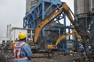 30万吨/年PTA老装置拆除 建筑工程机械的工业转型见证